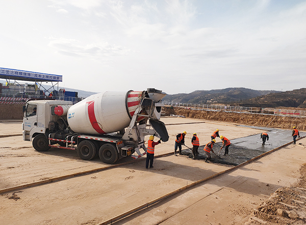 彬州高鐵站建設現場1.jpg