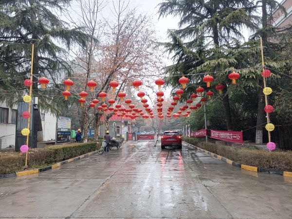 亮化完成的小區門口.jpg