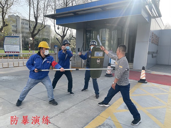 行政保衛部開展反恐防暴演練3.jpg