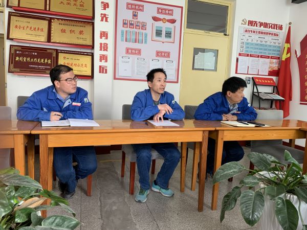 為確保此次大檢修停車計劃安全順利的完成，動力車間及早動手，精心組織，周密部署。按照公司大檢修指揮部的停車計劃，及時召開車間大檢修停車計劃工作會議.jpg
