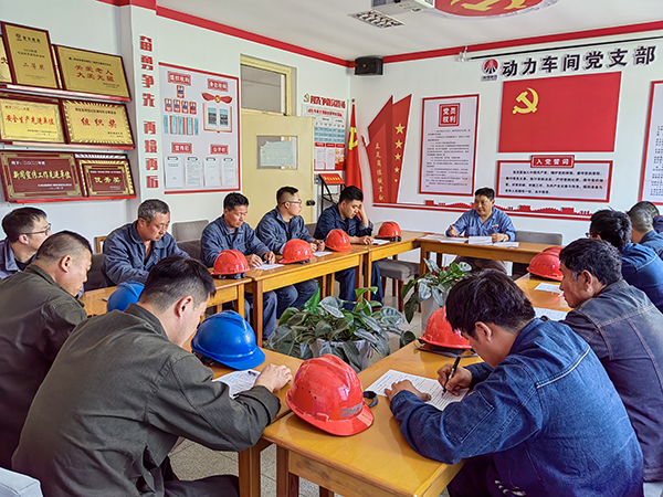 5月16日。動力車間會議室，安全員焦路秦正在給外協檢修人員培訓.jpg