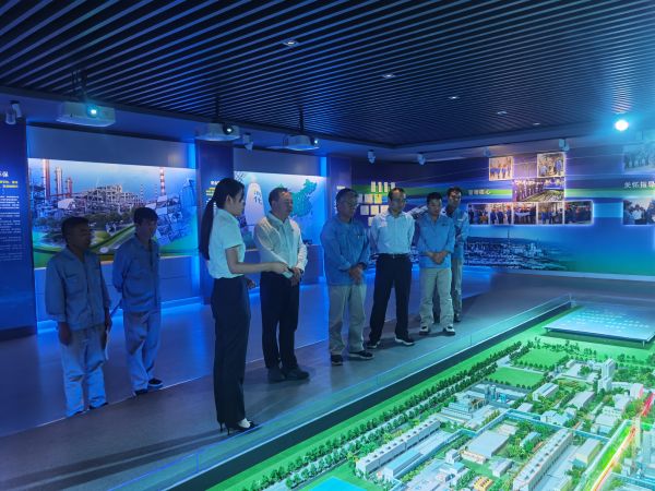 8月24日，國網(wǎng)渭南供電公司一行來公司調(diào)研座談，參觀展覽廳.jpg