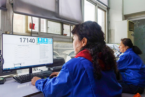 2024年3月南門司衡工作人員將車輛空重輸入ERP系統.jpg