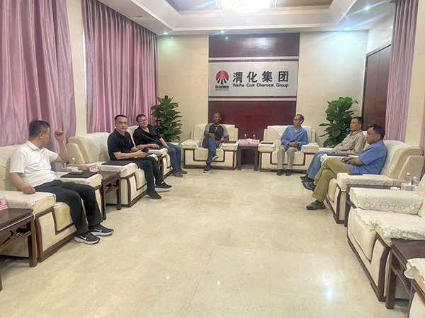 5月22日上午，陜西榆神外貿發展有限公司總經理王仲及JA-代理咨詢德國有限公司首席執行官約瑟夫·阿波雷加一行5人到公司座談交流，公司副總師張生財、渭河實業公司黨支部書記王勇及業務部主管張廣武參與座談.jpg