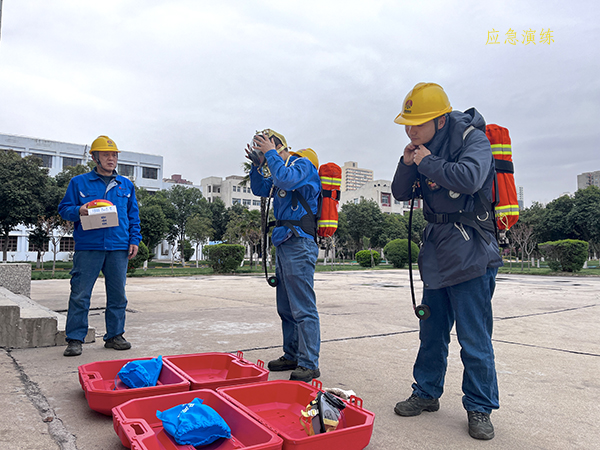 3月27日16：30，合成車間員工進(jìn)行演練中.jpg